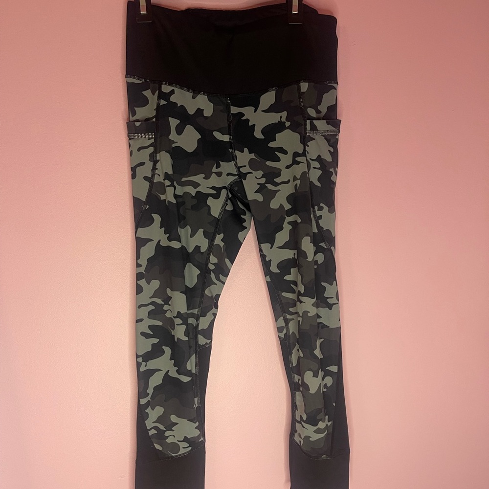 Active life camo leggings